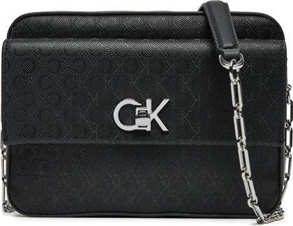 CALVIN KLEIN ΓΥΝΑΙΚΕΙΑ ΤΣΑΝΤΑ CROSSBODY ΜΕ ALL-OVER ΑΝΑΓΛΥΦΟ ΣΧΕΔΙΟ ΚΑΙ ΜΕΤΑΛΛΙΚΟ ΜΟΝΟΓΡΑΜΜΑ - K60K613140 ΜΑΥΡΟ