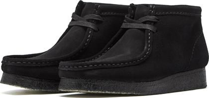 WALLABEE BOOT. 26155521 - CL.BLACK SDE CLARKS από το MYSHOE