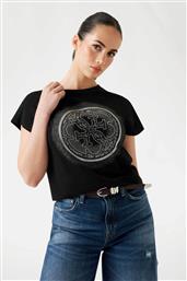ΓΥΝΑΙΚΕΙΟ T-SHIRT ΜΕ ΑΝΑΓΛΥΦΟ ΛΟΓΟΤΥΠΟ ΑΠΟ ΣΤΡΑΣ SLIM FIT - W5YI14I3Z14 ΜΑΥΡΟ GUESS