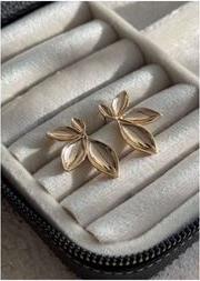 ΓΥΝΑΙΚΕΙΑ ΣΚΟΥΛΑΡΙΚΙΑ KENOSHA JEWELS SHOP