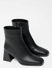 ΓΥΝΑΙΚΕΙΕΣ ΜΠΟΤΕΣ MADAMRA