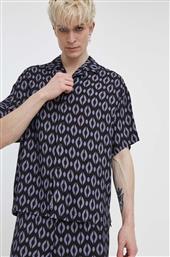 ΠΟΥΚΑΜΙΣΟ 0 ON VACATION