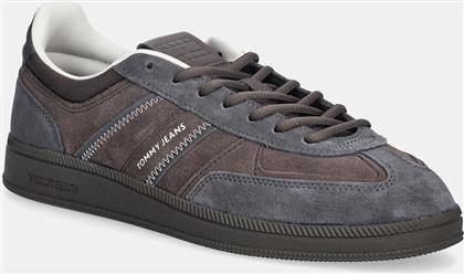 ΔΕΡΜΑΤΙΝΑ ΑΘΛΗΤΙΚΑ ΠΑΠΟΥΤΣΙΑ THE GREENWICH EDGE SUEDE ΧΡΩΜΑ: ΚΑΦΕ, EM0EM01662 TOMMY JEANS