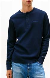 TJM SLIM WAFFLE SCRIPT HENLEY TOMMY JEANS