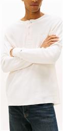 TJM SLIM WAFFLE SCRIPT HENLEY TOMMY JEANS