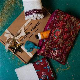 ΣΕΤ ΔΩΡΟΥ ΛΑΒΕΤΕΣ + ΝΕΣΕΣΕΡ (ΣΕΤ 3ΤΜΧ) PIA RED WHITE FABRIC